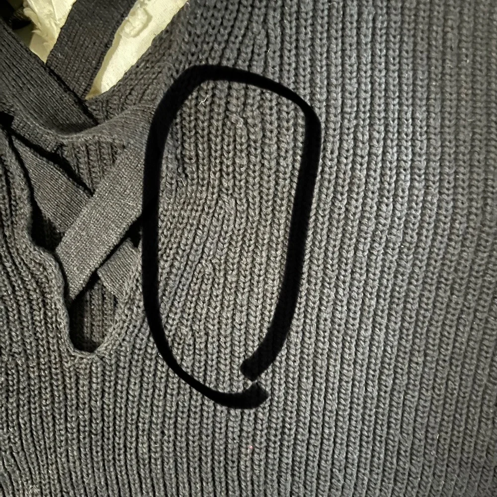 EXPRESS  Black V Neck Sweater/Size Small